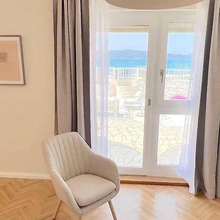 Luxury Villa, דירה שיבניק