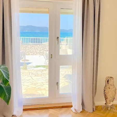 דירה Luxury Villa, שיבניק