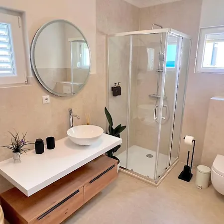 דירה Luxury Villa, שיבניק